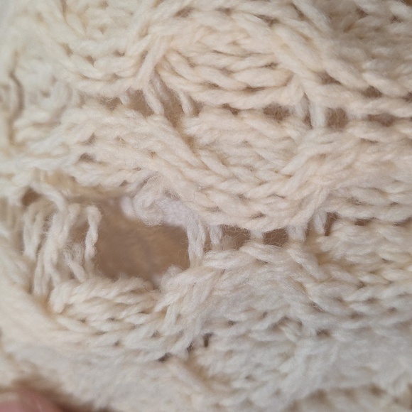 Aran Crafts knitted shawl or wrap with pockets - Picture 7 of 12